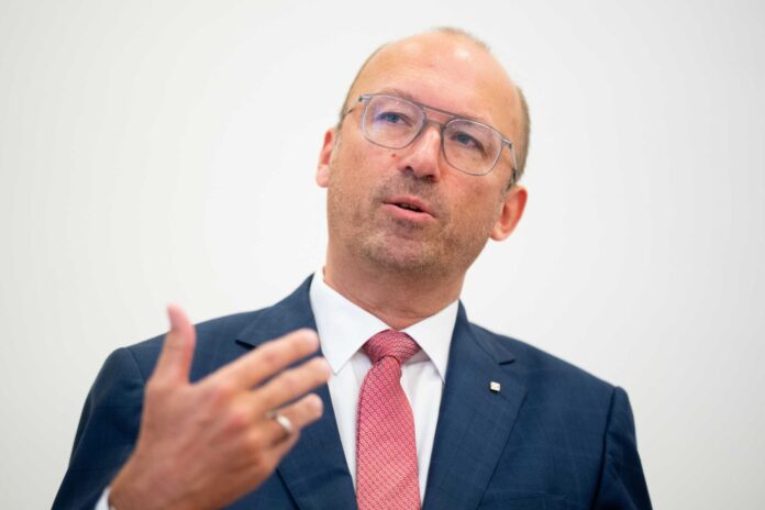 RLB-OÖ-Generaldirektor Reinhard Schwendtbauer im Gespräch