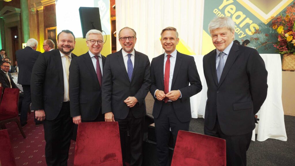 Hannes Cizek, RLB-NÖ-Wien-Generaldirektor Michael Höllerer, Ex-Außenminister Alexander Schallenberg, Wirtschaftsminister Wolfgang Hattmannsdorfer und RBI-CEO Johann Strobl