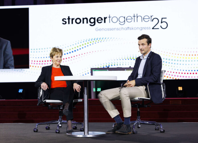 _FE_5813 Theresia Theurl im Gespräch mit Matthias Tillmann