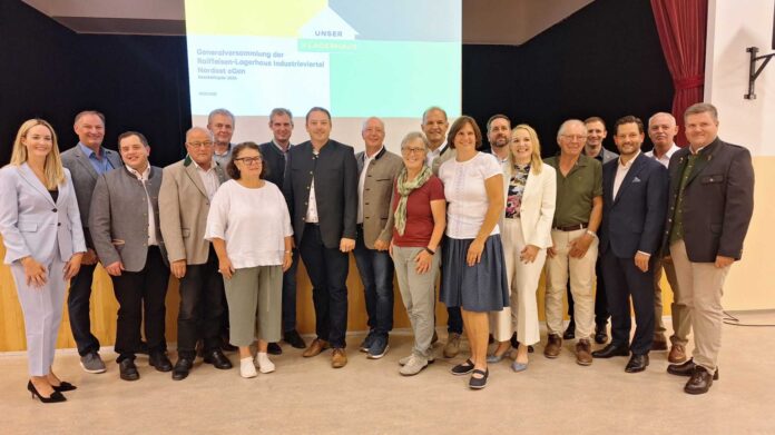 Gruppenfoto von der Generalversammlung des Lagerhauses Industrieviertel Nordost