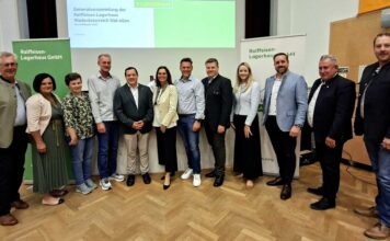 Hauptbezirksobmann Martin Preineder, Martina Karnthaler, Ernestine Hadl, Alexander Salzer, Peter Stangl, Michaela Rammel, Johann Mayrhofer, Bernhard Schröck, Stephanie Reimann (RWA), Harald Herber (RLG), Bürgermeister Bernhard Karnthaler und Markus Steurer