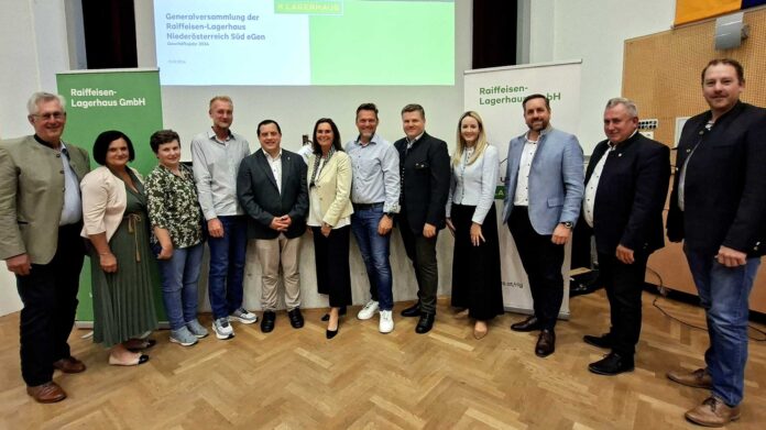 Hauptbezirksobmann Martin Preineder, Martina Karnthaler, Ernestine Hadl, Alexander Salzer, Peter Stangl, Michaela Rammel, Johann Mayrhofer, Bernhard Schröck, Stephanie Reimann (RWA), Harald Herber (RLG), Bürgermeister Bernhard Karnthaler und Markus Steurer