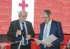 ÖRK-Präsident Gerald Schöpfer ernennt Erwin Hameseder zum Botschafter der Menschlichkeit.