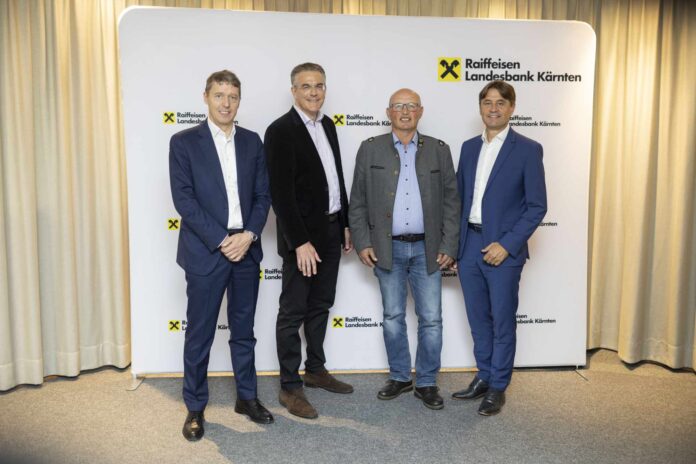 Georg Messner, Vorstandsdirektor der Raiffeisen Landesbank Kärnten, Maximillian Krause, Rechtsanwalt und Partner von JONES DAY, Vertreter der BayWa, Hans Paul Unterweger, Obmann genossenschaftlicher Beirat Kärnten und Gert Spanz, Vorstandsdirektor der Raiffeisen Landesbank Kärnten