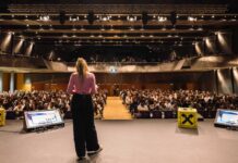 Blick von der Bühne in den Saal beim Future Talk 2025