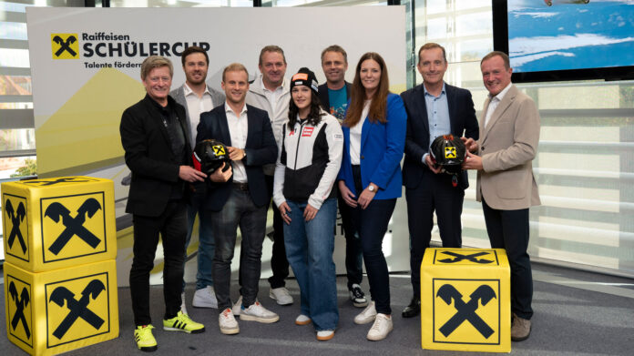 Raiffeisen Schülercup Saisonauftakt 2025 Gruppenfoto vom Saisonauftakt des 57. Raiffeisen Schülercups