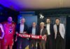 Flyers-Kapitän Christian von Fintel, Flyers-Obmann Michael Dittrich, Roland Hechenberger, Bernhard Ploier, Trainer Sebastian Waser und Marketing-Leiter Michael Mandlbauer ziehen gemeinsam an einem Strang.