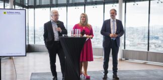 Generaldirektor Michael Höllerer, Moderatorin Sigrid Seebacher und Obmann Erwin Hameseder sehen trotz vieler Herausforderungen weitere Wachstumsmöglichkeiten.
