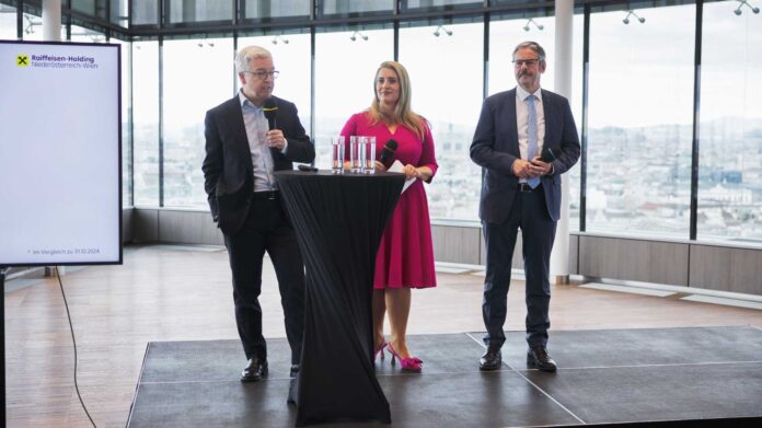 Generaldirektor Michael Höllerer, Moderatorin Sigrid Seebacher und Obmann Erwin Hameseder sehen trotz vieler Herausforderungen weitere Wachstumsmöglichkeiten.
