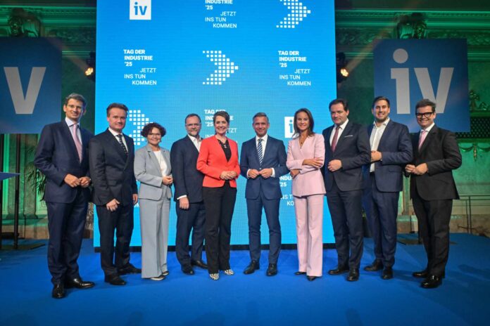 Gruppenfoto der Diskutanten vom Tag der Industrie 2025