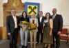 Vorstand Bernhard Sommerauer, Monika Köppl-Turyna, Elisabeth Stadler, Vorstand Winfried Schönberger, Vorständin Michaela Anzinger und Horst Berghammer, Leiter Private Banking und KMU-Betreuung