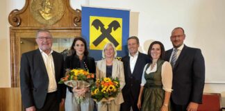 Vorstand Bernhard Sommerauer, Monika Köppl-Turyna, Elisabeth Stadler, Vorstand Winfried Schönberger, Vorständin Michaela Anzinger und Horst Berghammer, Leiter Private Banking und KMU-Betreuung
