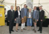 100 Jahre regionale Gemeinschaft Blickten gemeinsam auf die Geschichte der Raiffeisenbank Kuchl-St. Koloman zurück: RVS-Obmann Erich Zauner, RVS-Geschäftsleiterin Anna Doblhofer-Bachleitner, die Geschäftsleitung Bernhard Pichler, Waltraud Lämmerhofer und Johann Struber gemeinsam mit dem Kuchler Bürgermeister und Aufsichtsratsvorsitzenden Thomas Freylinger