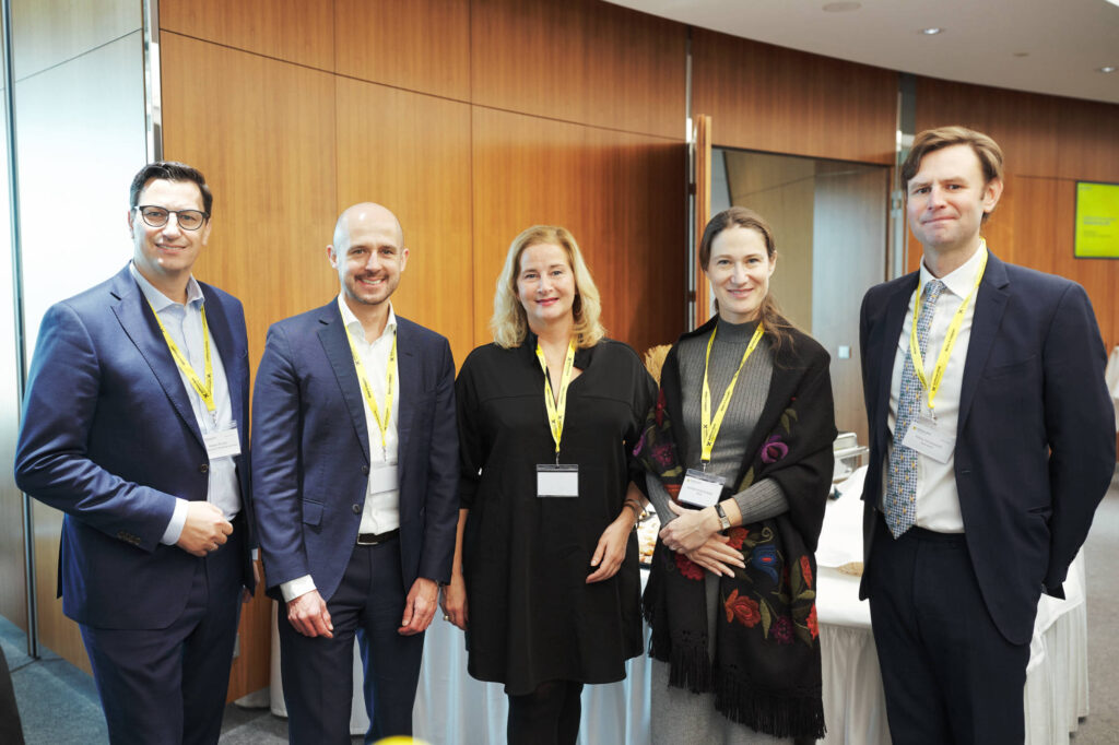 Robert Pichler, Bernhard Kowatsch, Christine Würfel, Katharina Schönauer (Head of ESG bei KPMG) und Harry Farnsworth beleuchteten Biodiversität aus unterschiedlichen Perspektiven.