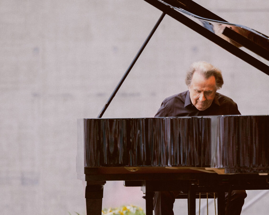 Rudolf Buchbinder am Flügel