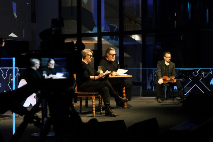 Nicholas Ofczarek und Tamara Metelka auf der Bühne