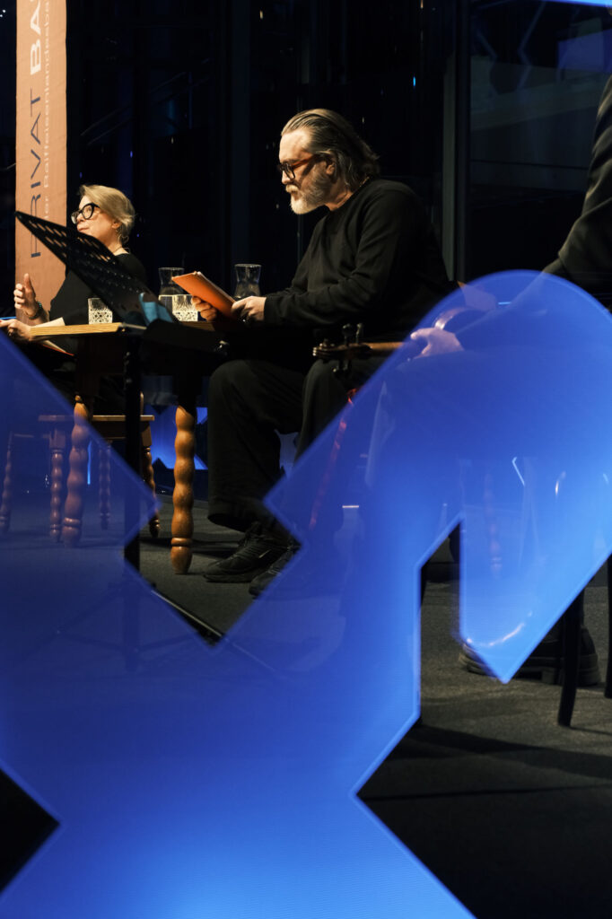 Nicholas Ofczarek und Tamara Metelka auf der Bühne