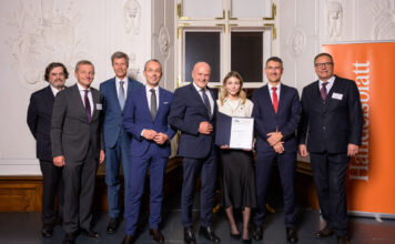 Elite Report: Summa cum laude für Salzburg Gruppenfoto von der Verleihung