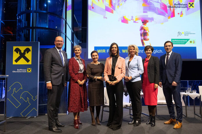 Reinhard Schwendtbauer, Maria Neubauer, Sigrid Burkowski, Doris Lippert, Bettina Kastner, Generaldirektor-Stv. Michaela Keplinger-Mitterlehner und Manuel Schwarzinger