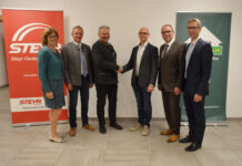 Lagerhaus Mostviertel Mitte: Investitionen sichern Stabilität Amtsübergabe unter den Spitzenfunktionären: AR-Vorsitzende Elfriede Mayrhofer, Obmann-Stv. Markus Brankl, Andreas Fischlmaier, AR-Stv. Matthias Trimmel, Obmann Thomas Achleitner und Geschäftsführer Erich Reisenbichler