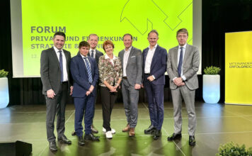 Christopher Weiss, Gunter Deuber, Manfred Wilhelmer, Anne M. Schüller, Andreas Pfeifer, Karl Schnögl (Obmann Kärnten Raiffeisen Marketing) und Georg Messner (Vorstandsdirektor RLB Kärnten)