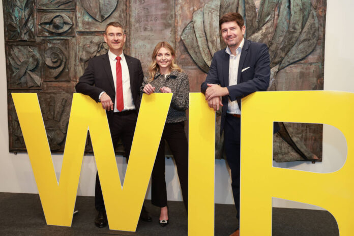 RVS-Geschäftsleiter Manfred Quehenberger, Moderatorin Johanna Judas (RVS) und Kapitalmarktexperte Valentin Hofstätter