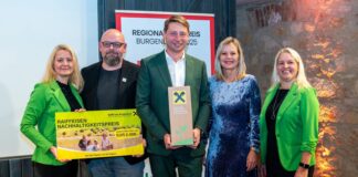 Eva Fugger (2. von rechts) mit Vanessa Gollatz (Office Management), Jürgen Laschober (CMO), Michael Oberfeichtner (CEO) und Karin Oberfeichtner (Eventmanagement) von O.K. Energie Haus