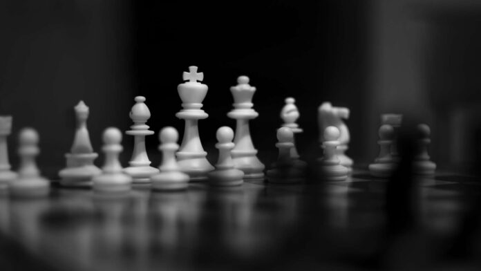 Schachfiguren auf dem Brett