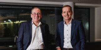Martin Schaller und Manfred Wilhelmer stehend nebeneinander