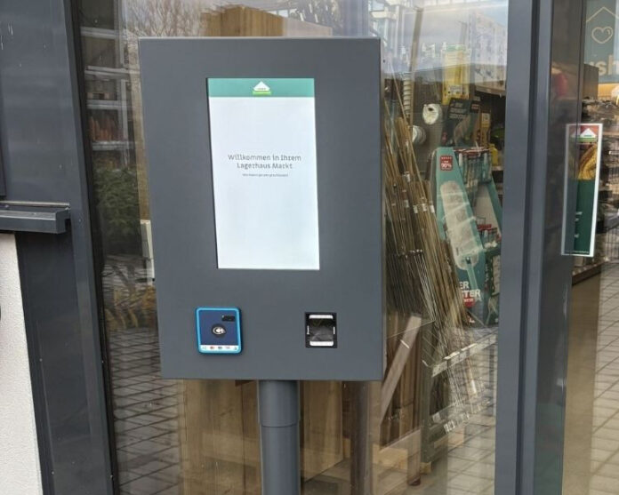 Eingangsterminal eines Lagerhausplus-Marktes