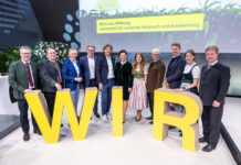 RLB-Vorstand Rainer Stelzer, Martin Schaller, Josef Pesserl, Christoph Holzer, Wolfgang Schaller, Maria Pein, Michaela Sandmayr, Josef Hainzl, Moderator Peter Kargl und die RLB-Vorstände Ariane Pfleger und Florian Stryeck