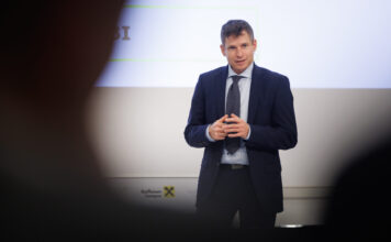 Gunter Deuber auf der Bühne