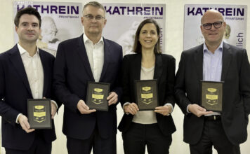 Kathrein freut sich über prämierte ESG-Expertise Die Fondsmanager mit ihren Auszeichnungen: Florian König, Andreas Weidinger, Andrea Otta und Thomas Odehnal