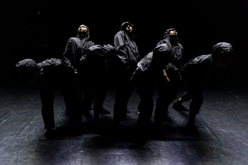 Das Urban Arts Ensemble Ruhr eröffnet mit „Cracks“ das Tanz-Festival.