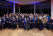 Raiffeisen ehrt Wiener Polizisten Gruppenfoto von der Verleihung des Sicherheitsverdienstpreises für Wien 2025