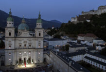 Salzburger Festspiele 2026 mit Jelinek und Handke Blick über die Jedermann Bühne am Domplatz
