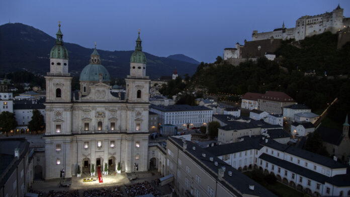 Blick über die Jedermann Bühne am Domplatz