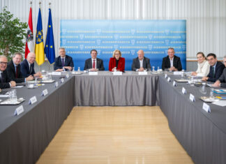 Auf Initiative von Johanna Mikl-Leitner kamen im Landhaus in St. Pölten Vertreter von Banken, Förderstellen und Interessengruppen zusammen.