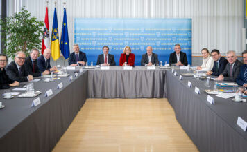 Auf Initiative von Johanna Mikl-Leitner kamen im Landhaus in St. Pölten Vertreter von Banken, Förderstellen und Interessengruppen zusammen.