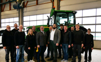 Das Führungsteam und die Werkstätten-Mannschaft am Technik-Standort Großpetersdorf