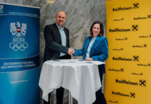 Wir macht’s olympisch Florian Gosch und Petra Walter besiegeln die Partnerschaft zwischen ÖOC und Raiffeisen.