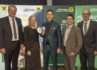 Die Geschäftsleiter Thomas Schauer und Ernestine Grießler, Obmann Michael Hell und AR-Vorsitzender Franz Höchtl begrüßten den KI-Experten Florian Arndt (Mitte) beim Neujahrsempfang 2026.