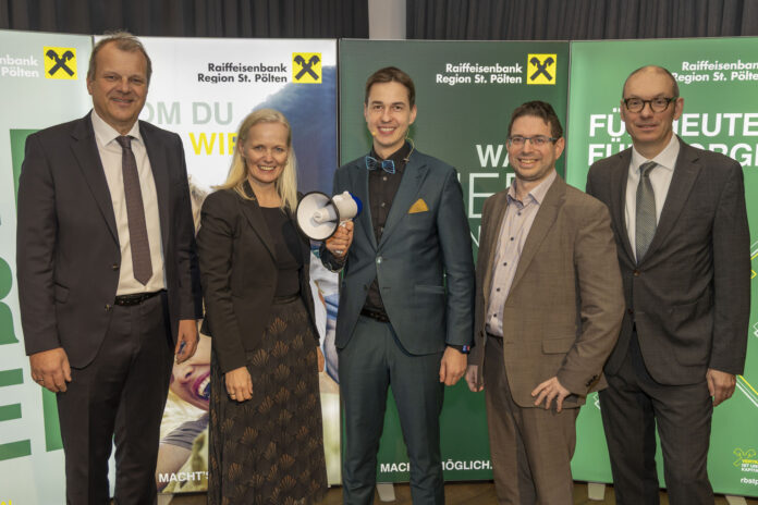 Die Geschäftsleiter Thomas Schauer und Ernestine Grießler, Obmann Michael Hell und AR-Vorsitzender Franz Höchtl begrüßten den KI-Experten Florian Arndt (Mitte) beim Neujahrsempfang 2026.