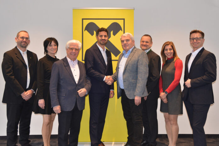 Privatkundenbetreuer Johannes Winkler, Teamleiter-Stv. Susanne Mieselberger, Paul Rittsteuer, Regionalleiter René Heissig, Regionalleiter Alfred Moser, Teamleiter Christian Dachs, Bereichs-leiterin Retail & Private Banking Christina Locsmandy und RLB-Vorstandsdirektor Rudolf Suttner