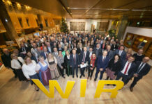 150 langjährige RVS-Mitarbeiter kamen in der Bankhalle zusammen.