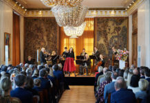 Opernsängerin Corina Koller begleitet von Mitgliedern der Wiener Philharmoniker bei der Matinee von Raiffeisen Continuum in der Wiener Staatsoper