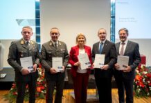 Ronald Vartok, Generalstabschef Rudolf Striedinger, Klaudia Tanner, Arnold Kammel und Erwin Hameseder