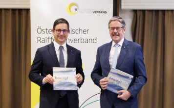 Generalsekretär Johannes Rehulka und Generalanwalt Erwin Hameseder mit dem neuen Wertschöpfungsbericht