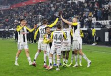 Jubelnde LASK-Spieler