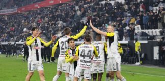 Jubelnde LASK-Spieler